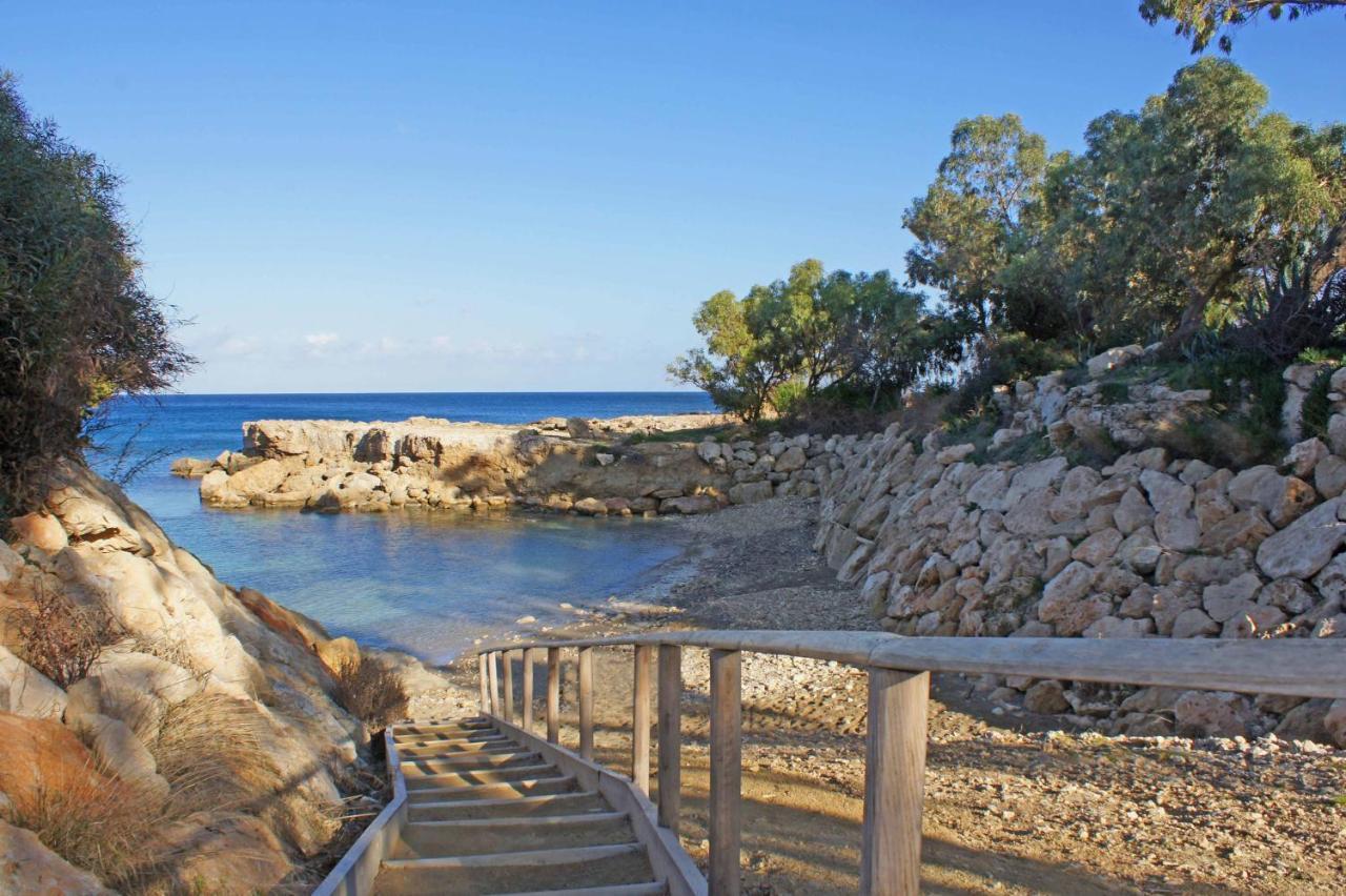 Diana - Coralli Beachfront Apartment Protaras Buitenkant foto
